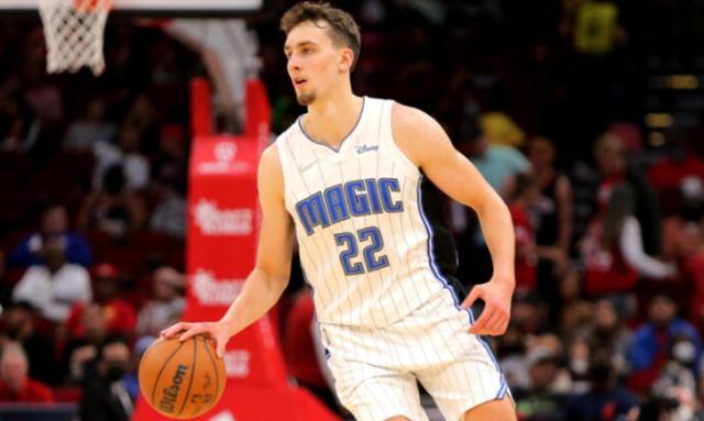 三人组排在 三人组排在